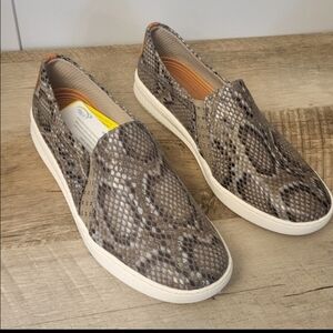 Baretraps BRAND NEW Women's Snake Print Slip-On Sneaker Shoes-Brown